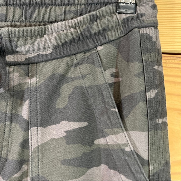 Athleta Farallon Jogger 4 Green Camouflage Camouflage Drawstring Tapered - Picture 6 of 16
